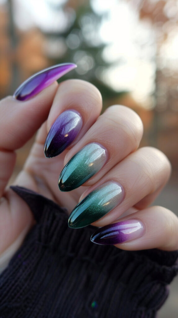Gradient Stripes green nails